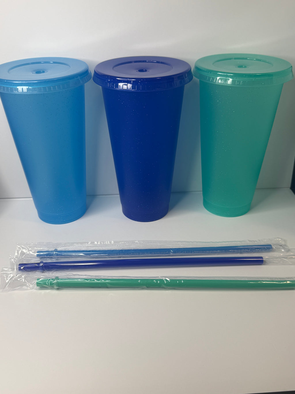 24oz Light Weight, Hard Plastic, Glitter, reusable Cup, W/ Matching Straw and Lid