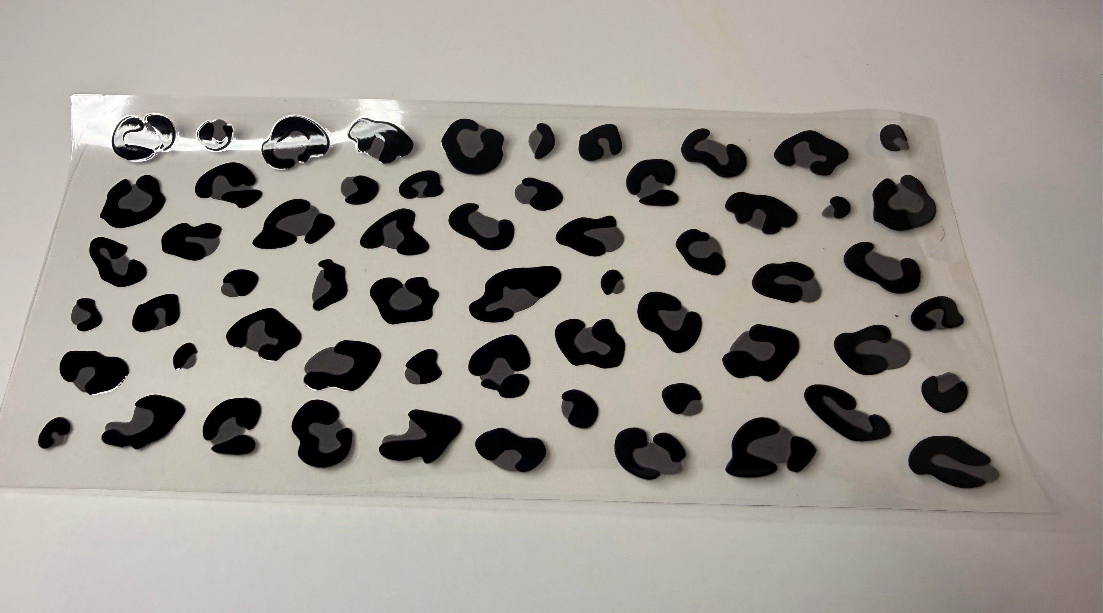 #317- CHEETAH PRINT GRAY AND BLACK