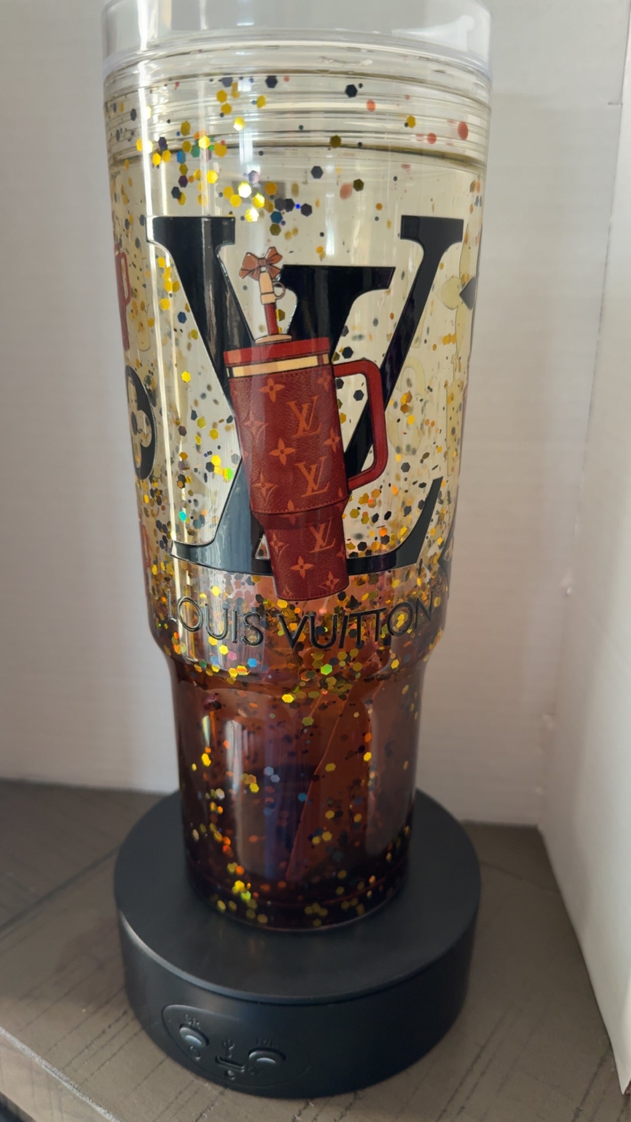 40oz LV LAVA cup with glitter and CLEAR STRAW