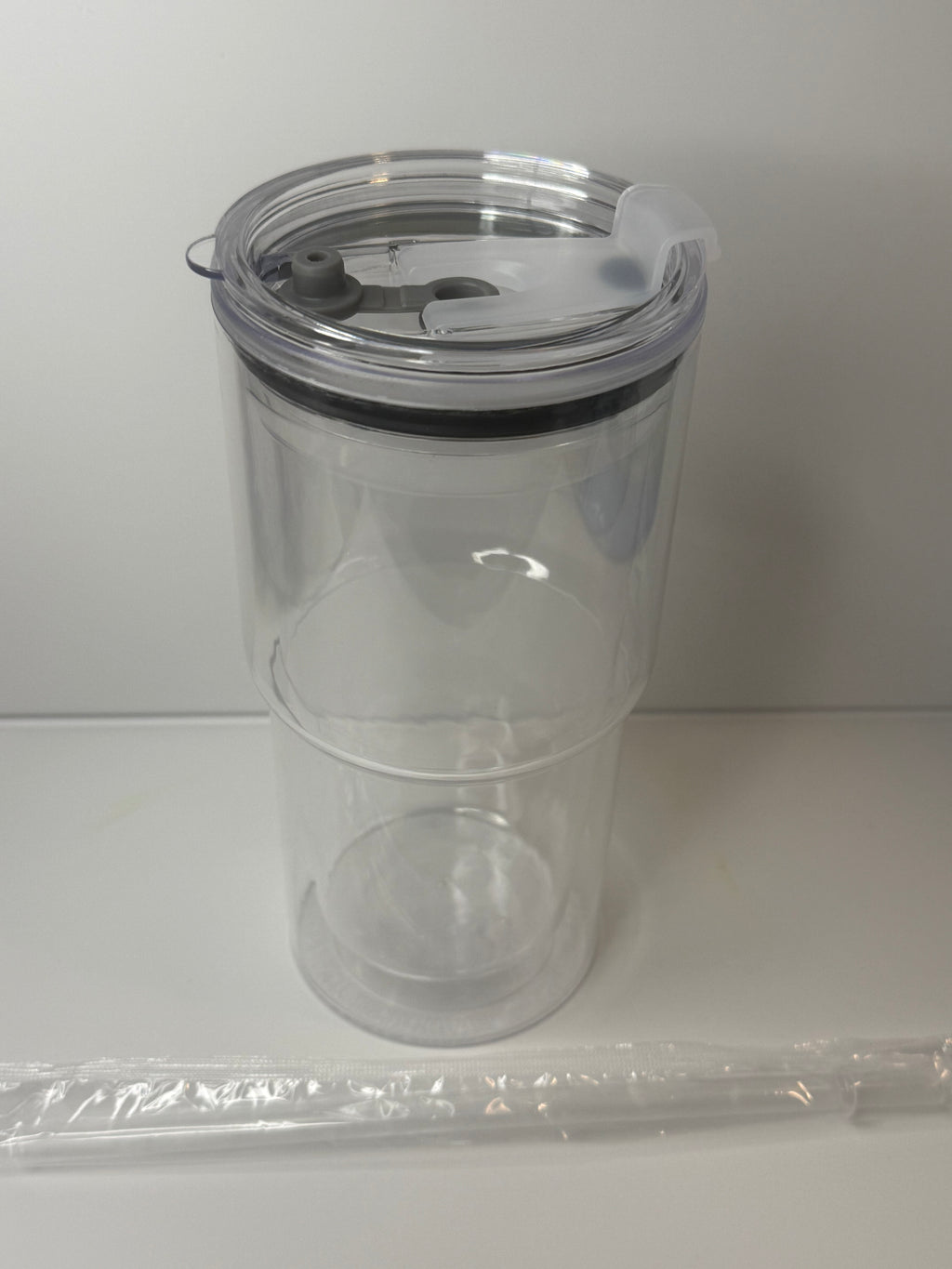 18oz Acrylic Snow Globe Tumbler W/ Matching Clear Straw