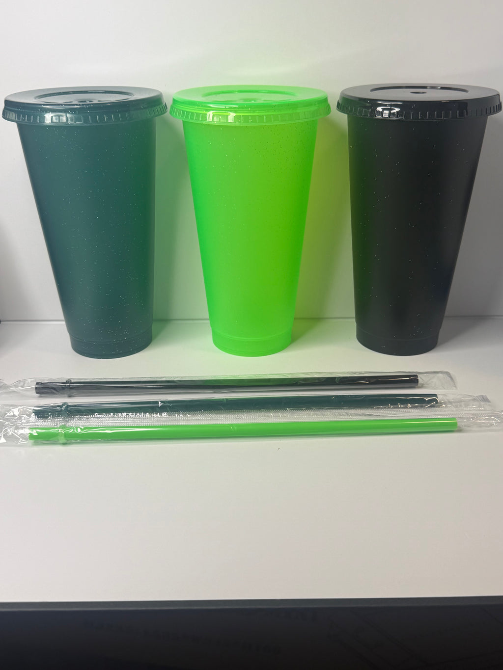 24oz Light Weight, Hard Plastic, Glitter, reusable Cup, W/ Matching Straw and Lid